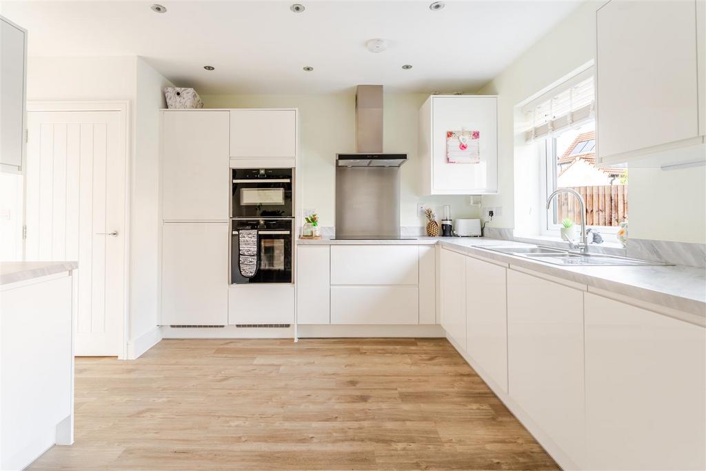 5 - kitchen.jpg
