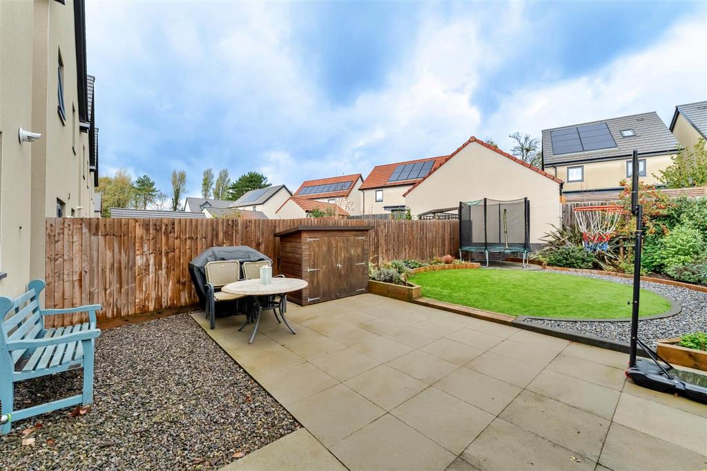 7 - rear garden.jpg