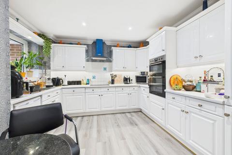 3 bedroom apartment for sale, Strand Court, Rustington, West Sussex, BN16 2NT