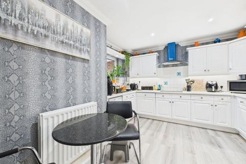 3 bedroom apartment for sale, Strand Court, Rustington, West Sussex, BN16 2NT
