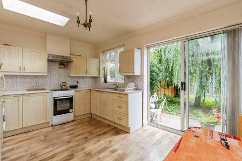 undefined, Long Lane, Finchley