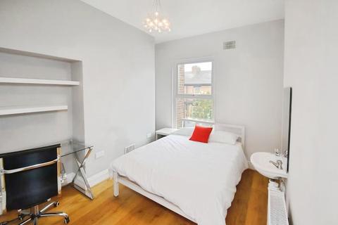 6 bedroom terraced house to rent, Davenport Avenue, Manchester, Greater Manchester, M20