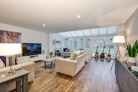 4 bedroom semi-detached house for sale, Burbridge Road, Leavesden, WD25