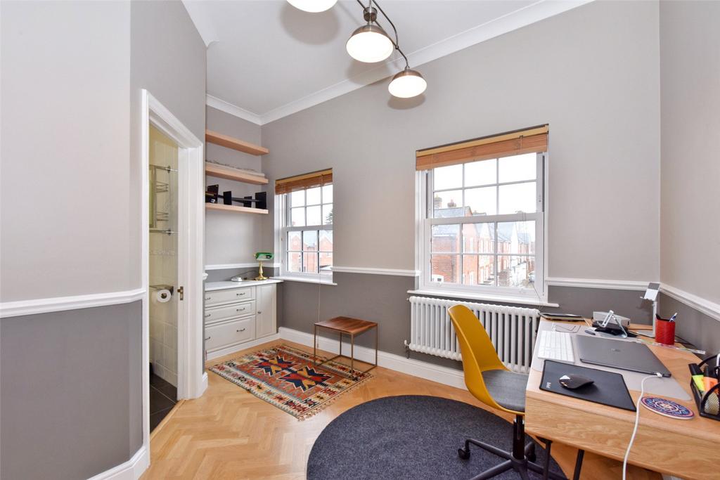 Bedroom/Study