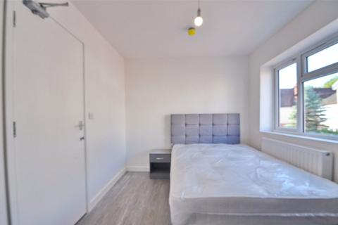 6 bedroom semi-detached house to rent, Brangwyn Grove, Lockleaze, Bristol, Bristol, BS7