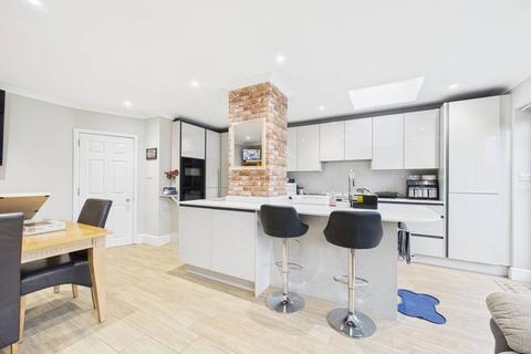 4 bedroom end of terrace house for sale, Cravan Avenue, Feltham, Middlesex, TW13