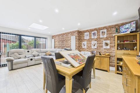 4 bedroom end of terrace house for sale, Cravan Avenue, Feltham, Middlesex, TW13