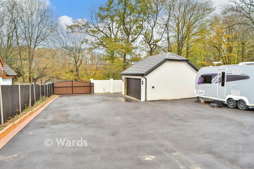 Driveway/Parking