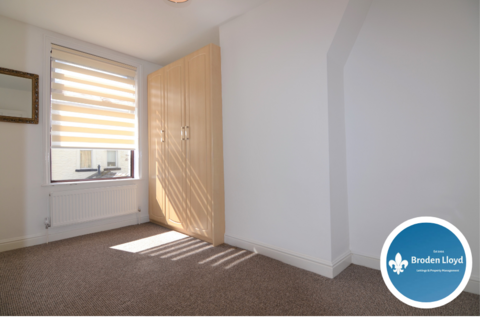 2 bedroom terraced house to rent, Walton Street, Barrowford BB9