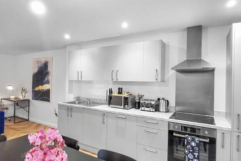 3 bedroom flat to rent, Modern Serviced three-Bedroom Apartments in Mitcham