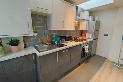 1 bedroom flat to rent, Woodville Road, Cathays,