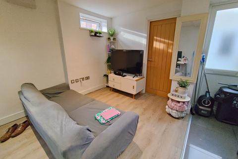 1 bedroom flat to rent, Woodville Road, Cathays,