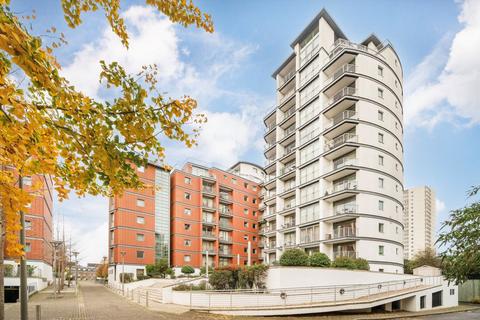 Holland Gardens, Brentford TW8