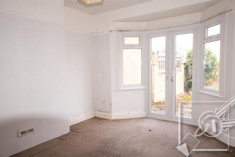 4 bedroom semi-detached house for sale, Shepherds Lane, Dartford, Kent