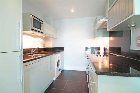 2 bedroom flat to rent, St. George Wharf, London SW8