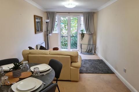 1 bedroom flat for sale, Kingswood Court, Grove Avenue, Wilmslow