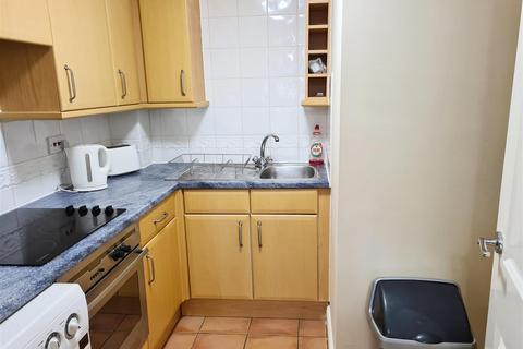 1 bedroom flat for sale, Kingswood Court, Grove Avenue, Wilmslow