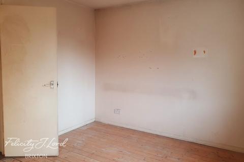 undefined, Wesley Close, LONDON SE17