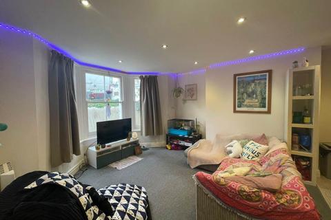 3 bedroom flat to rent, Seafield Road, Hove, East Sussex