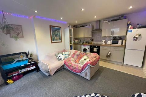 3 bedroom flat to rent, Seafield Road, Hove, East Sussex