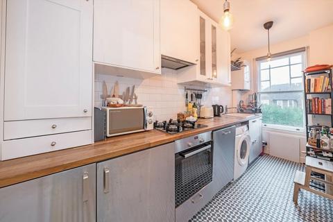 2 bedroom flat to rent, Ferme Park Road, London N8