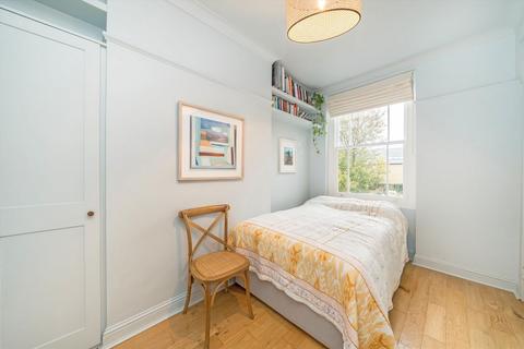 2 bedroom flat to rent, Ferme Park Road, London N8