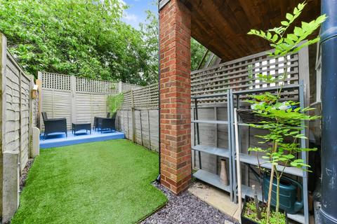 1 bedroom flat to rent, Fortescue Road, Colliers Wood SW19