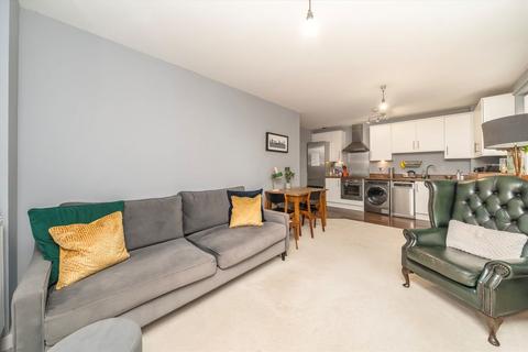 2 bedroom flat to rent, Martineau Square, London E1
