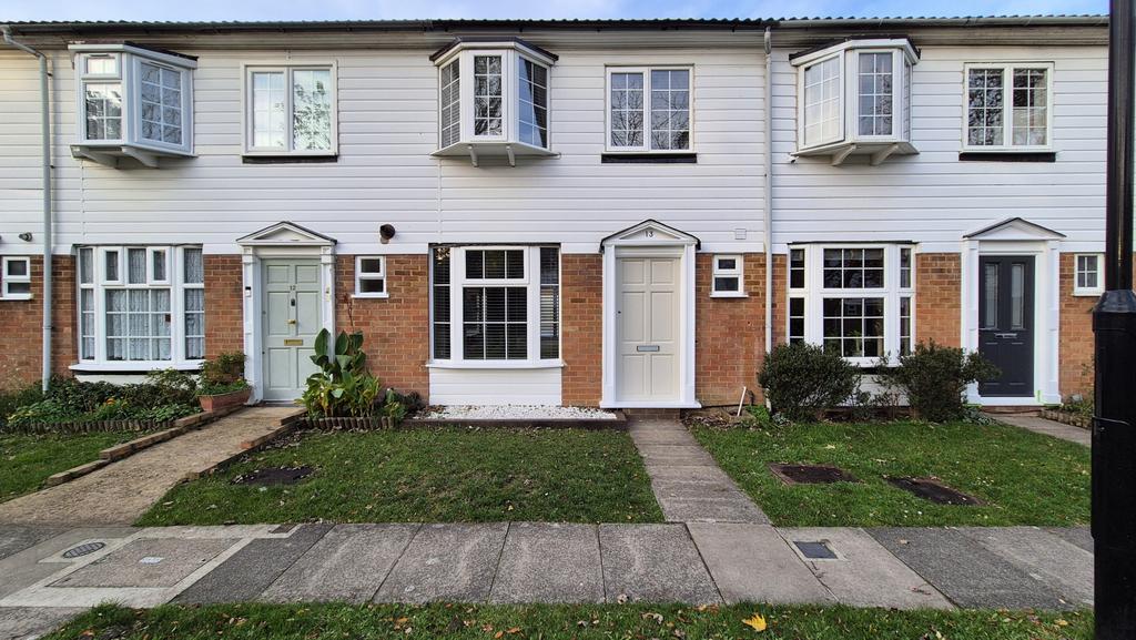 Three bed terraced house to rent Yeomans Mews, Is