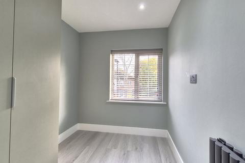 3 bedroom terraced house to rent, Yeomans Mews, Isleworth, TW7