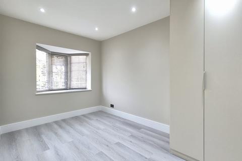 3 bedroom terraced house to rent, Yeomans Mews, Isleworth, TW7