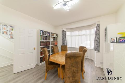 3 bedroom semi-detached house for sale, Broadfields Avenue, Edgware HA8