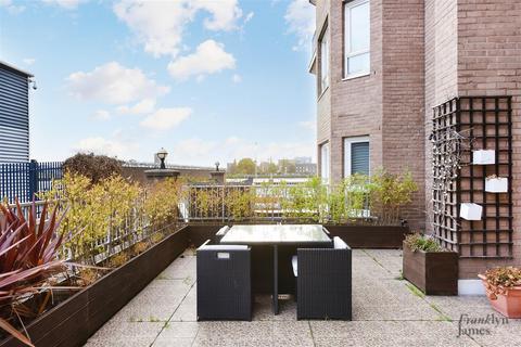 2 bedroom apartment to rent, Hera Court, Homer Drive, London, E14
