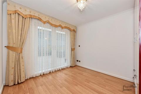 2 bedroom apartment to rent, Hera Court, Homer Drive, London, E14