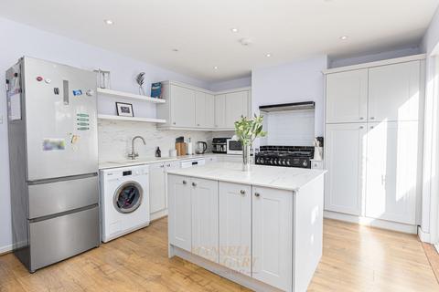 3 bedroom semi-detached house for sale, Buckhurst Way, East Grinstead RH19