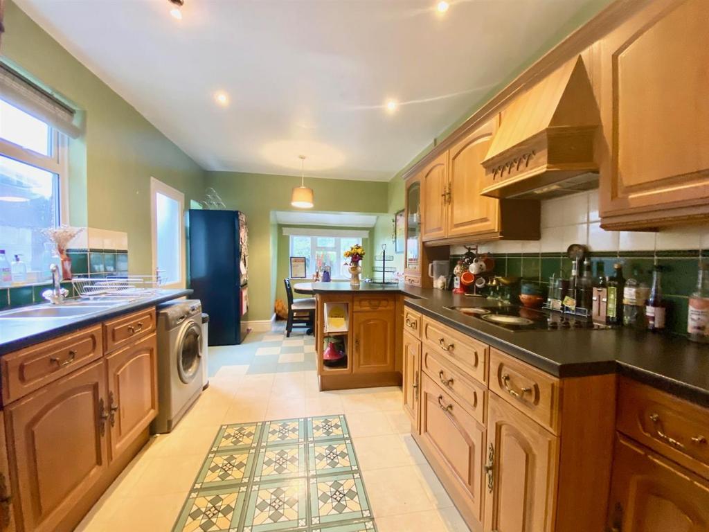 Kitchen 4.jpg