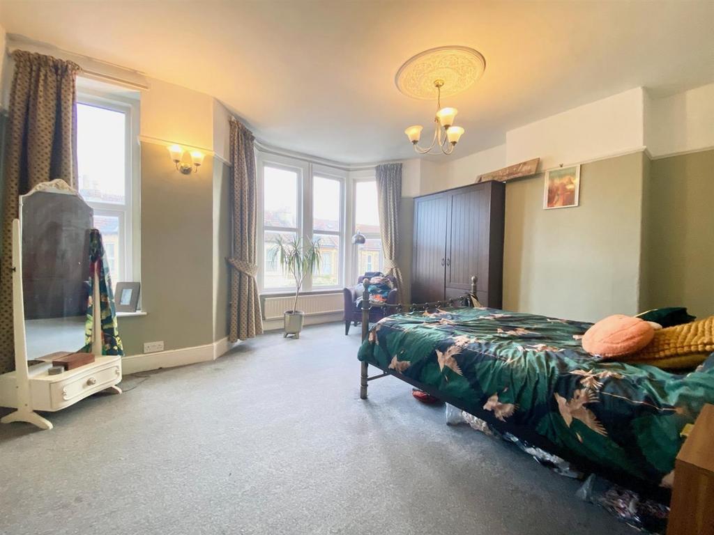 Bedroom 1.jpg