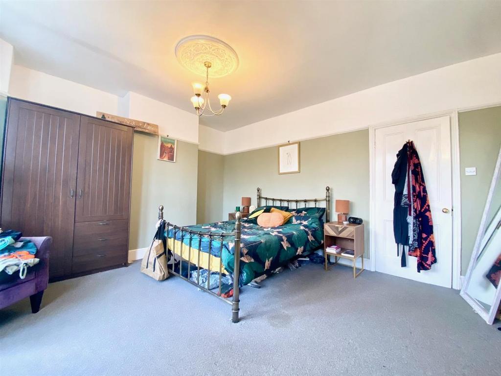 Bedroom1 (2).jpg