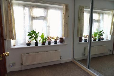 1 bedroom maisonette to rent, Sycamore Avenue, London
