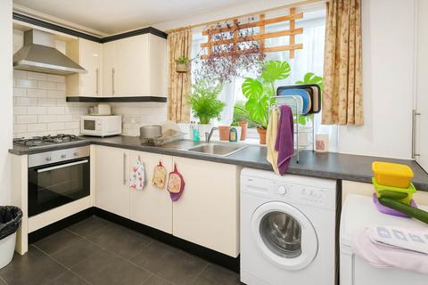 1 bedroom maisonette to rent, Sycamore Avenue, London