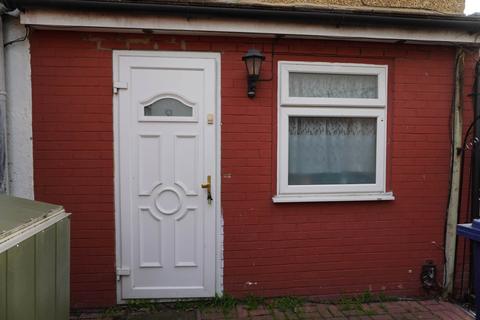 1 bedroom maisonette to rent, Sycamore Avenue, London