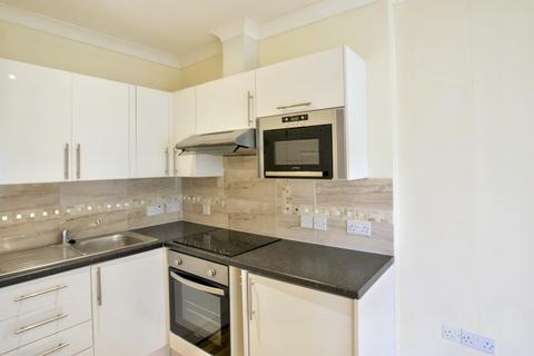 Studio to rent, Molesey Road, Hersham KT12