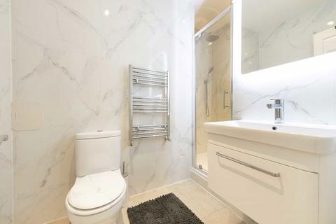2 bedroom flat for sale, St. Quintin Avenue, London W10