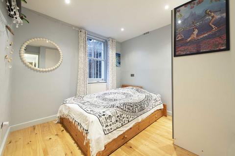 2 bedroom flat for sale, St. Quintin Avenue, London W10