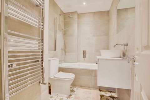 2 bedroom flat for sale, St. Quintin Avenue, London W10