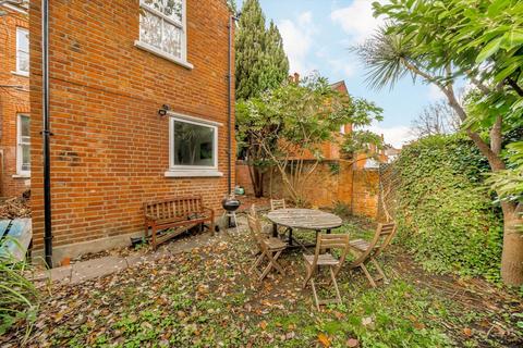 3 bedroom flat for sale, Shoot Up Hill, London NW2