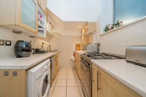 3 bedroom flat for sale, Shoot Up Hill, London NW2
