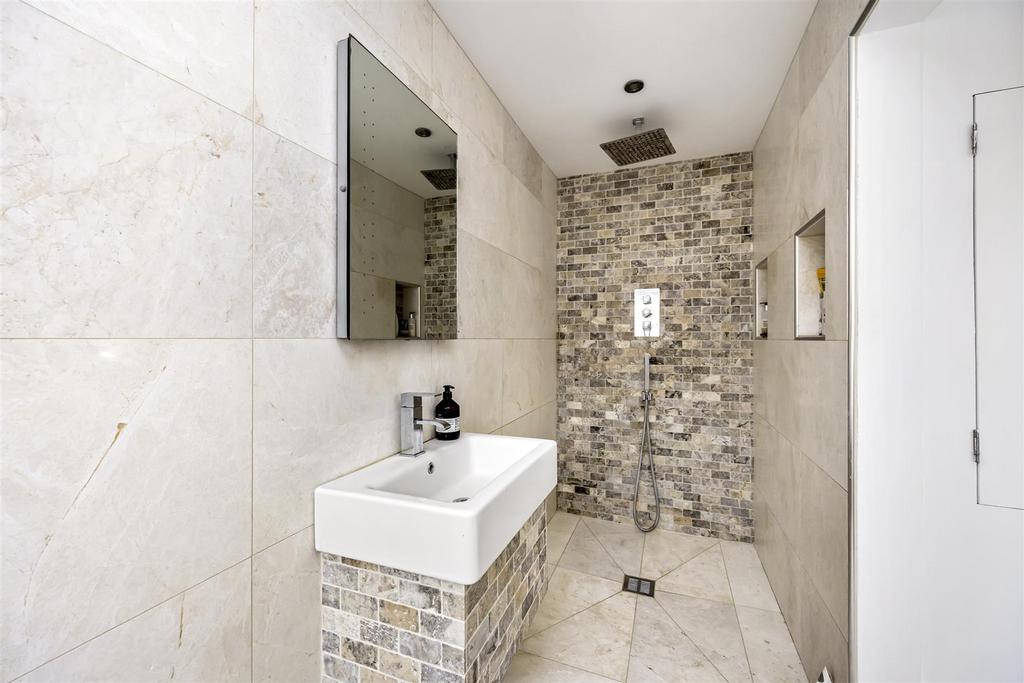Sandringham Close, 13-029.JPG