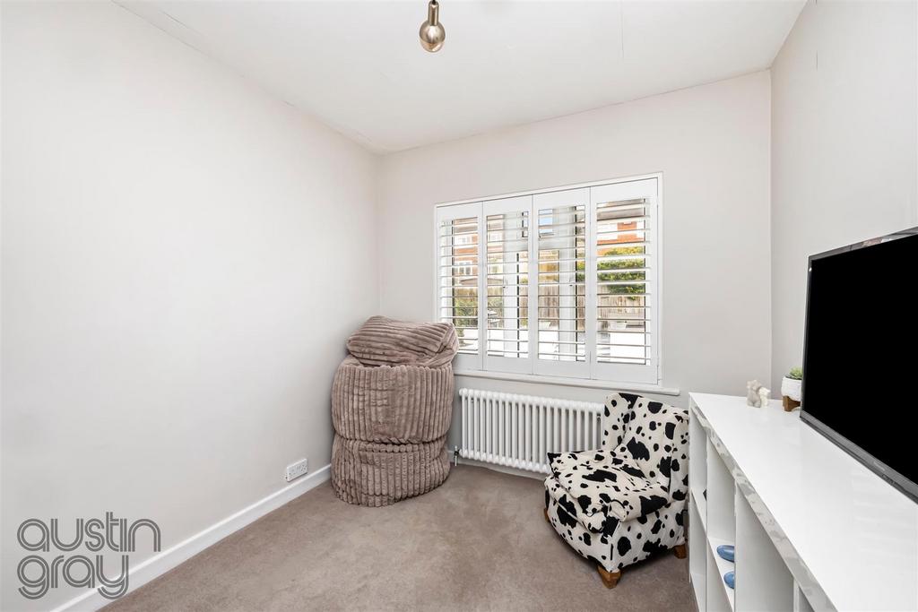 Sandringham Close, 13-009.JPG