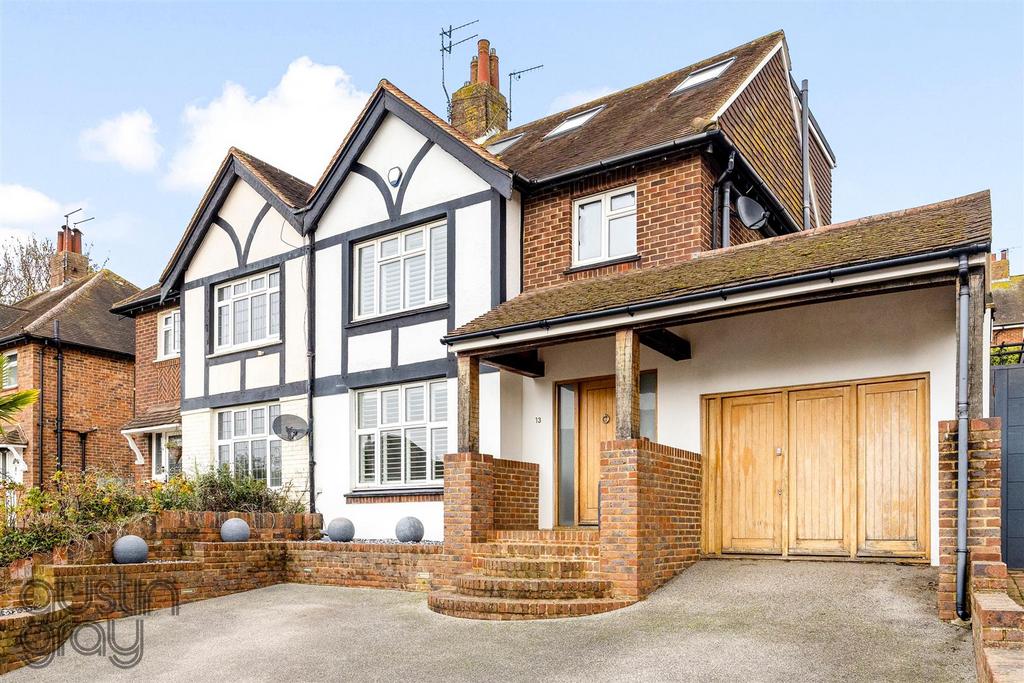 Sandringham Close, 13-025.JPG